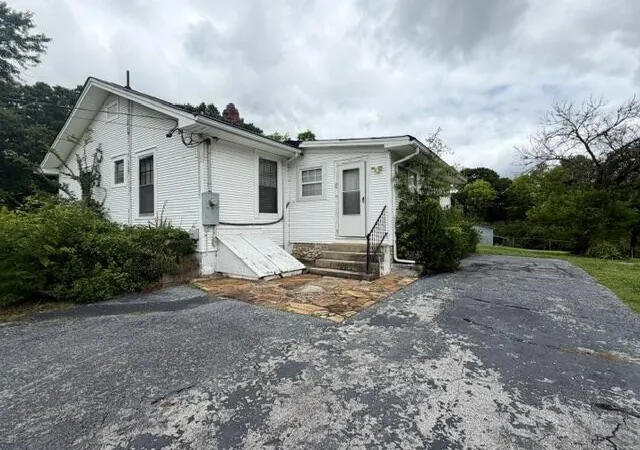 Photo 2 of Single family home for sale at 3637 Garner Rd, Chattanooga, TN 37406 | MLS# 3247979 | Listing updated on 2026-10-15