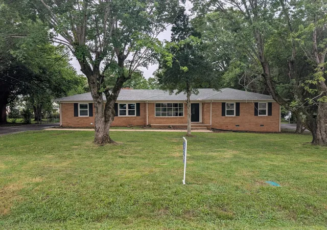 Photo 1 of Single family home for sale at 114 Bel Aire Dr, Winchester, TN 37398 | MLS# 3248233 | Listing updated on 2026-09-11