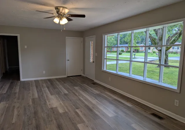 Photo 3 of Single family home for sale at 114 Bel Aire Dr, Winchester, TN 37398 | MLS# 3248233 | Listing updated on 2026-09-11
