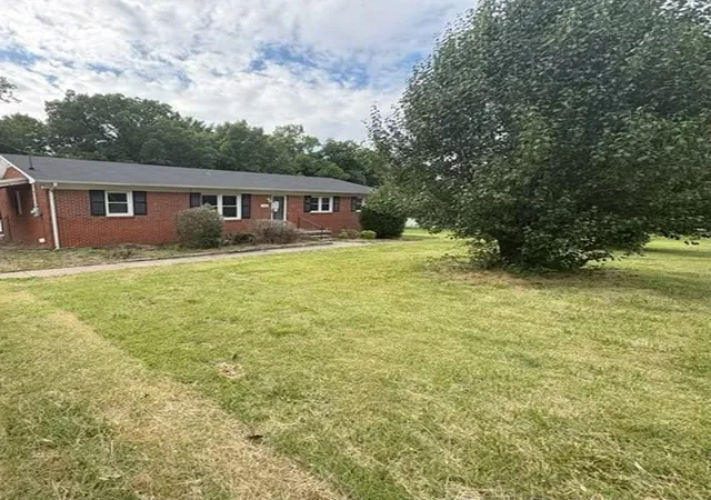 Photo 3 of Single family home for sale at 400 Neely Ave, Shelbyville, TN 37160 | MLS# 3248167 | Listing updated on 2026-09-15