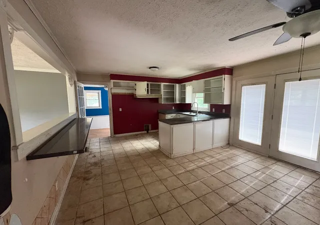 Photo 3 of Single family home for sale at 400 Neely Ave, Shelbyville, TN 37160 | MLS# 3248167 | Listing updated on 2026-09-15
