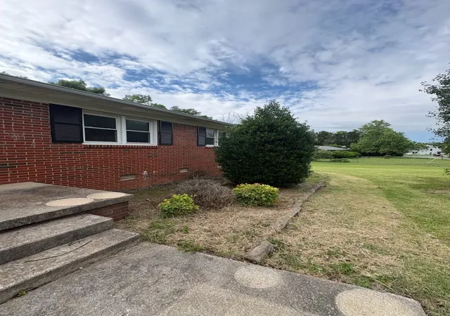 Photo 4 of Single family home for sale at 400 Neely Ave, Shelbyville, TN 37160 | MLS# 3248167 | Listing updated on 2026-09-15