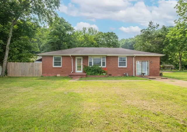 Photo 1 of Single family home for sale at 1329 Louisville Hwy, Goodlettsville, TN 37072 | MLS# 3271049 | Listing updated on 2026-09-25