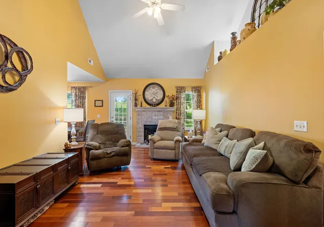 Photo 4 of Single family home for sale at 207 S Aztec Dr, White House, TN 37188 | MLS# 3250676 | Listing updated on 2026-09-11