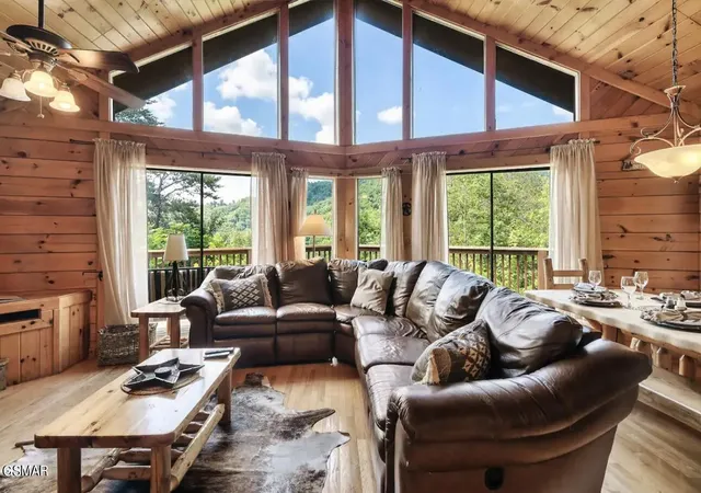 Photo 3 of Single family home for sale at 3152 Hatcher Top Rd, Sevierville, TN 37862 | MLS# 3299567 | Listing updated on 2026-09-11