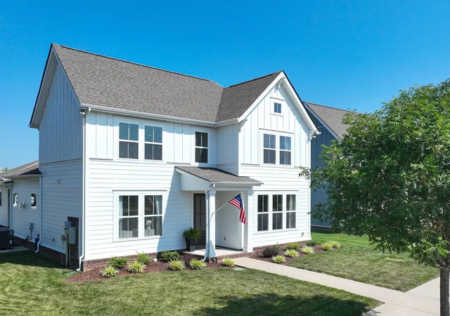 Photo 2 of Single family home for sale at 613 Green Farm Way, Spring Hill, TN 37174 | MLS# 3259875 | Listing updated on 2026-09-13