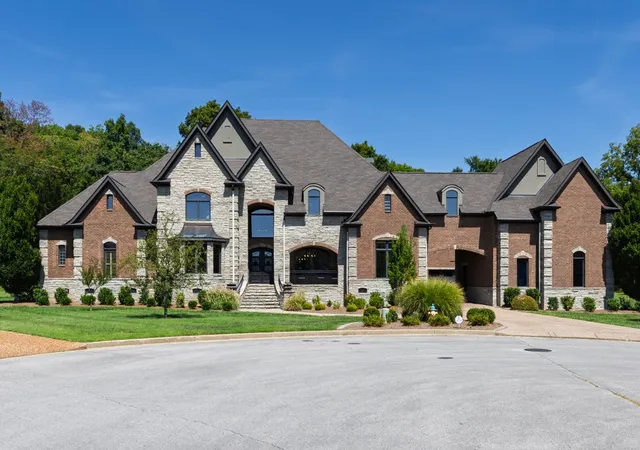 Photo 2 of Mansion for sale at 107 Glenhaven Ct, Lebanon, TN 37087 | MLS# 3530065 | Listing updated on 2026-09-14
