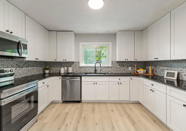 Photo 1 of Single family home for sale at 208 Flora Cir, Chattanooga, TN 37415 | MLS# 3515476 | Listing updated on 2026-09-11