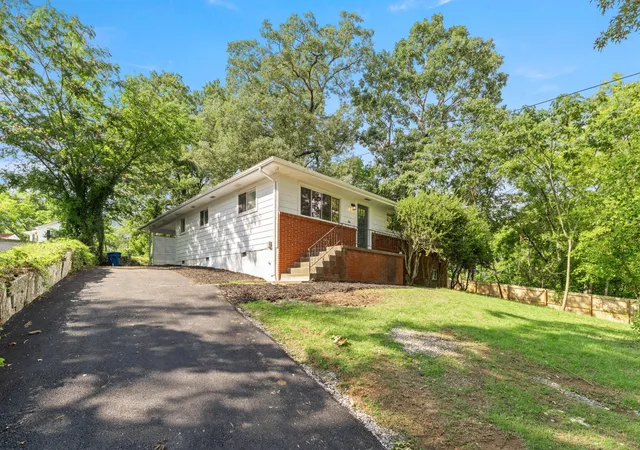 Photo 3 of Single family home for sale at 208 Flora Cir, Chattanooga, TN 37415 | MLS# 3515476 | Listing updated on 2026-09-11