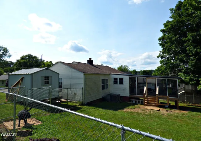Photo 2 of Single family home for sale at 2114 Eastview Avenue, Jefferson City, TN 37760 | MLS# 3525873 | Listing updated on 2026-09-11