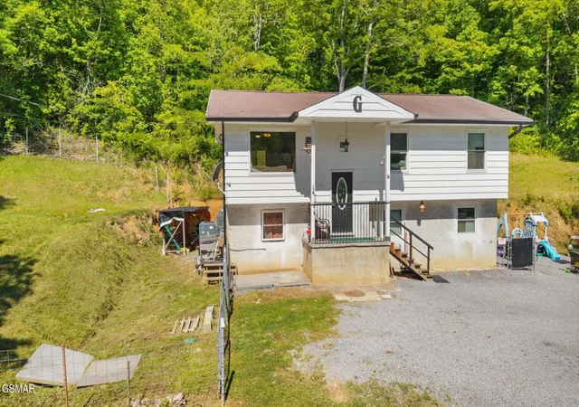 Photo 2 of Single family home for sale at 1209 E Bullrun Valley, Powell, TN 37849 | MLS# 3591649 | Listing updated on 2026-09-14