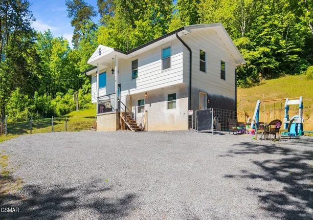 Photo 3 of Single family home for sale at 1209 E Bullrun Valley, Powell, TN 37849 | MLS# 3591649 | Listing updated on 2026-09-14