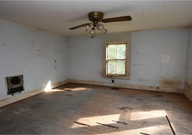 Photo 3 of Sale Pending at 1230 Aurora Ave SE, Cleveland, TN 37311 | MLS# 3251374 | Listing updated on 2026-09-22