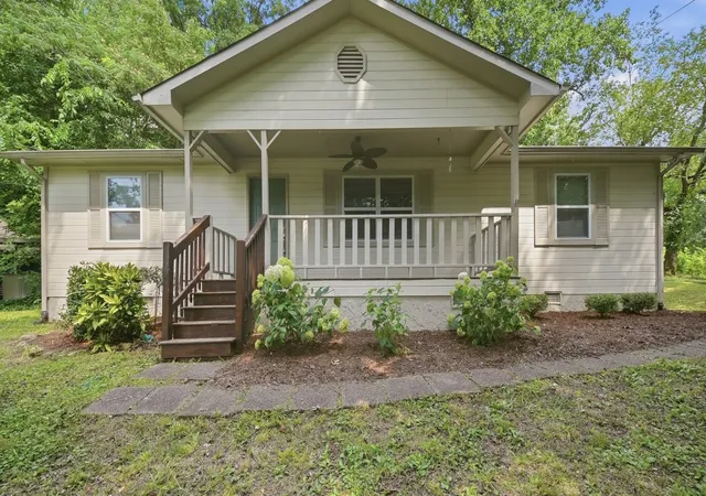 Photo 2 of Single family home for sale at 1700 Ashmore Ave, Chattanooga, TN 37415 | MLS# 3251454 | Listing updated on 2026-09-11