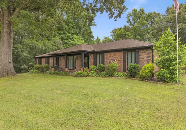 Photo 2 of Single family home for sale at 14 Hummingbird Cv, Jackson, TN 38305 | MLS# 3251599 | Listing updated on 2026-09-11
