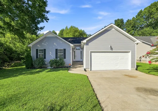 Photo 1 of Single family home for sale at 1672 Parkside Dr, Clarksville, TN 37042 | MLS# 3335763 | Listing updated on 2026-10-06