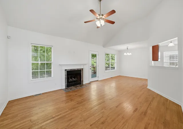 Photo 3 of Single family home for sale at 1672 Parkside Dr, Clarksville, TN 37042 | MLS# 3335763 | Listing updated on 2026-10-06