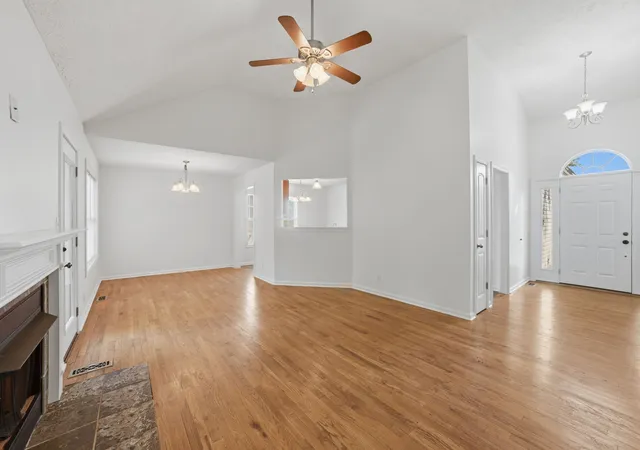 Photo 4 of Single family home for sale at 1672 Parkside Dr, Clarksville, TN 37042 | MLS# 3335763 | Listing updated on 2026-10-06
