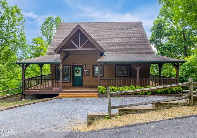 Photo 1 of Single family home for sale at 3719 Shadyview Ridge Rd, Sevierville, TN 37876 | MLS# 3304016 | Listing updated on 2026-10-08