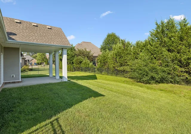 Photo 3 of Single family home for sale at 1057 Willow Cir, Clarksville, TN 37043 | MLS# 3263452 | Listing updated on 2026-10-22