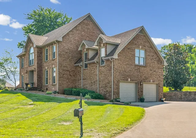 Photo 3 of Single family home for sale at 215 Avignon Way, Clarksville, TN 37043 | MLS# 3252149 | Listing updated on 2026-09-12