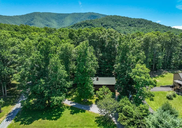Photo 2 of Single family home for sale at 3129 Valley Home Rd, Sevierville, TN 37862 | MLS# 3302482 | Listing updated on 2026-10-29