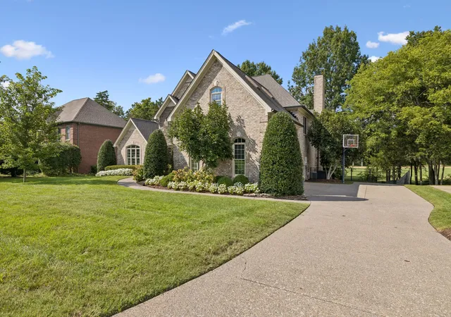 Photo 2 of Single family home for sale at 218 Gardenridge Dr, Franklin, TN 37069 | MLS# 3531859 | Listing updated on 2026-09-10
