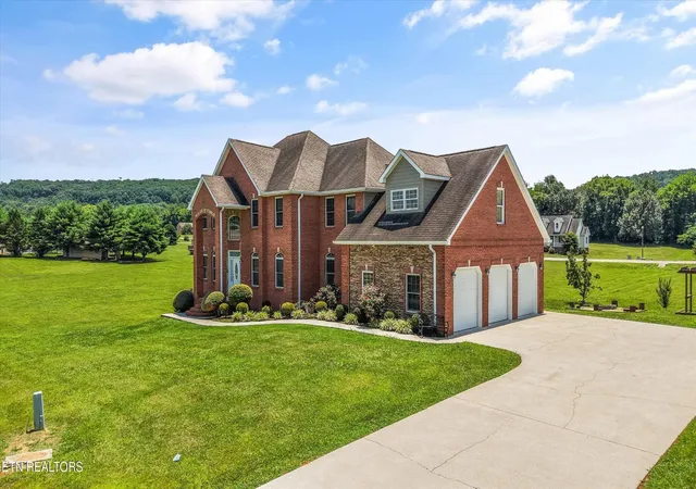 Photo 1 of Single family home for sale at 121 St James St, Sweetwater, TN 37874 | MLS# 3531933 | Listing updated on 2026-09-11