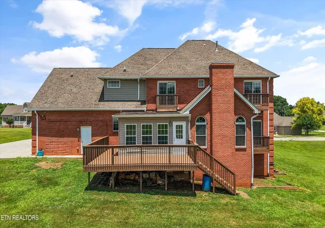 Photo 2 of Single family home for sale at 121 St James St, Sweetwater, TN 37874 | MLS# 3531933 | Listing updated on 2026-09-11