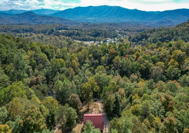 Photo 3 of Single family home for sale at 116 Mountain Retreat Rd, Townsend, TN 37882 | MLS# 3548008 | Listing updated on 2026-09-14
