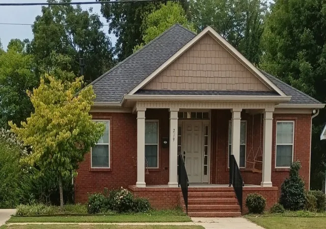 Photo 2 of Single family home for sale at 219 Waterloo St, Lawrenceburg, TN 38464 | MLS# 3256574 | Listing updated on 2026-09-12