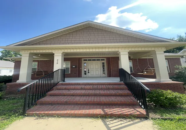 Photo 3 of Single family home for sale at 219 Waterloo St, Lawrenceburg, TN 38464 | MLS# 3256574 | Listing updated on 2026-09-12