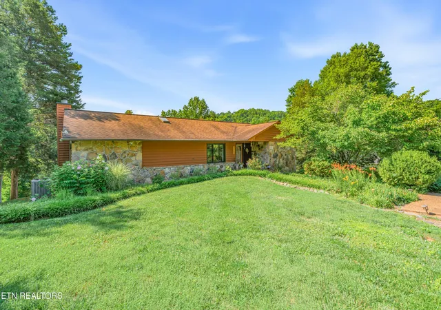 Photo 2 of Single family home for sale at 11482 Couch Ml Rd, Knoxville, TN 37931 | MLS# 3256386 | Listing updated on 2026-09-11
