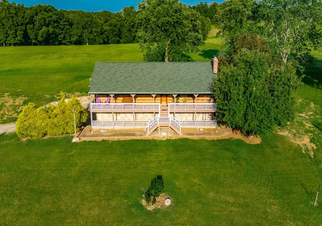 Photo 4 of Single family home for sale at 825 Harsh Ln, Castalian Springs, TN 37031 | MLS# 3261092 | Listing updated on 2026-09-09