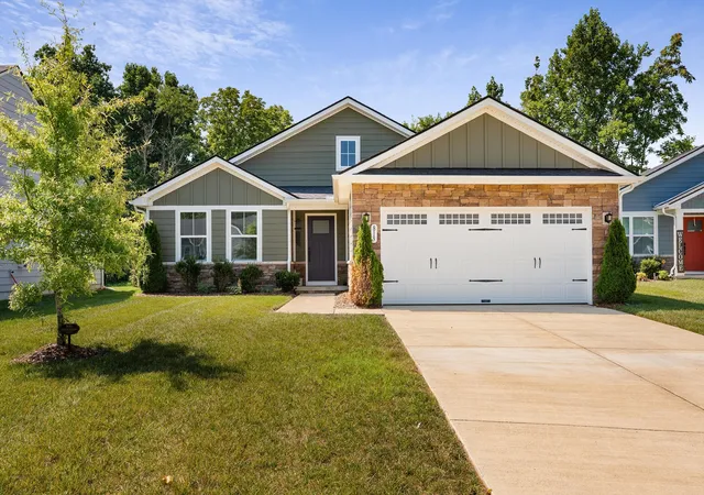 Photo 1 of Single family home for sale at 813 Rae Dr, Columbia, TN 38401 | MLS# 3260326 | Listing updated on 2026-10-07