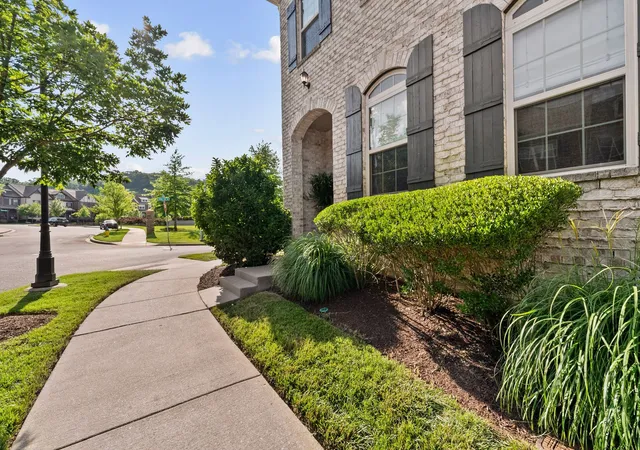 Photo 3 of Townhouse for sale at 1636 Shadow Green Dr, Franklin, TN 37064 | MLS# 3269442 | Listing updated on 2026-09-12