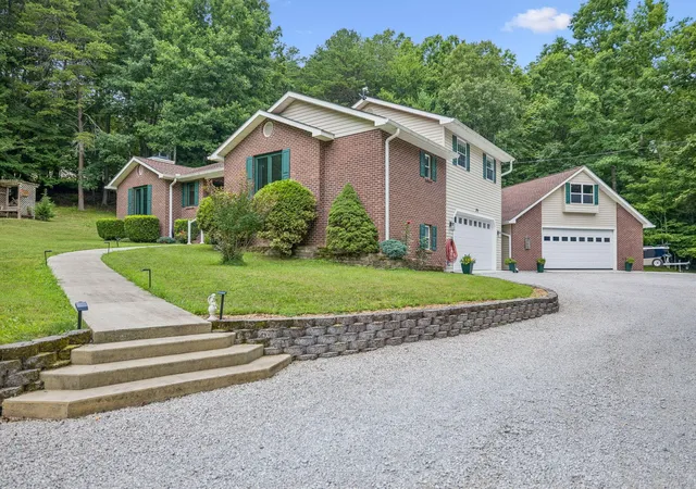 Photo 1 of Single family home for sale at 290 Goodstock Rd, Crossville, TN 38555 | MLS# 3261904 | Listing updated on 2026-09-11