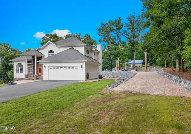 Photo 3 of Single family home for sale at 917 Crickett Dr, Dandridge, TN 37725 | MLS# 3299397 | Listing updated on 2026-09-11