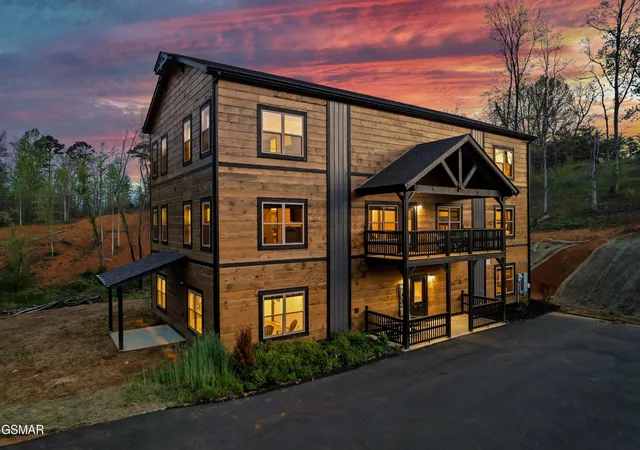 Photo 1 of Mansion for sale at 204 Lily Jo Way, Sevierville, TN 37876 | MLS# 3299558 | Listing updated on 2026-09-11