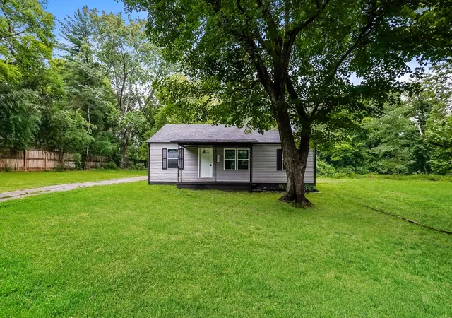 Photo 1 of Single family home for sale at 120 White St, Hopkinsville, KY 42240 | MLS# 3260984 | Listing updated on 2026-09-11