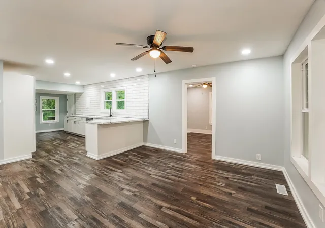 Photo 3 of Single family home for sale at 120 White St, Hopkinsville, KY 42240 | MLS# 3260984 | Listing updated on 2026-09-11