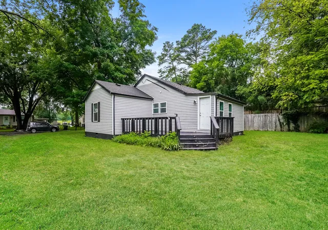 Photo 4 of Single family home for sale at 120 White St, Hopkinsville, KY 42240 | MLS# 3260984 | Listing updated on 2026-09-11