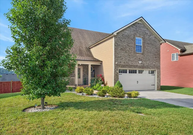 Photo 3 of Single family home for sale at 456 Mirren Cir, Clarksville, TN 37042 | MLS# 3269660 | Listing updated on 2026-09-14