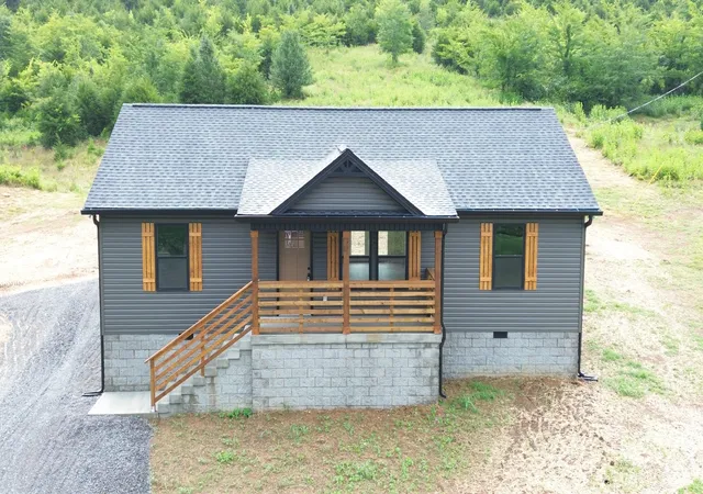 Photo 1 of Single family home for sale at 817 Smith Bnd Ln, Gainesboro, TN 38562 | MLS# 3260507 | Listing updated on 2026-10-06