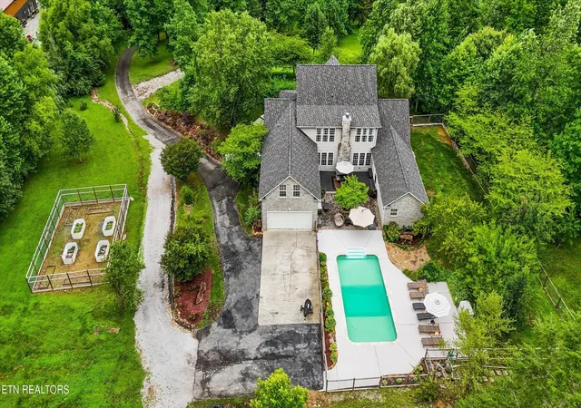 Photo 2 of Single family home for sale at 130 Old Walls Holw Rd, Harriman, TN 37748 | MLS# 3260546 | Listing updated on 2026-09-29