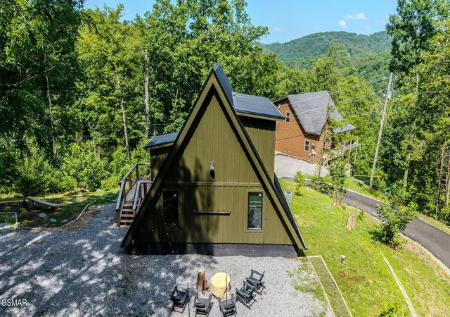 Photo 2 of Single family home for sale at 2008 Mindy Jo Way, Sevierville, TN 37862 | MLS# 3304512 | Listing updated on 2026-09-15