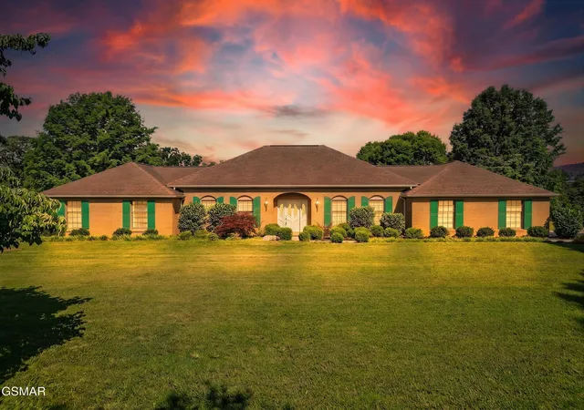 Photo 1 of Single family home for sale at 377 Thomas Loop Rd, Sevierville, TN 37876 | MLS# 3302125 | Listing updated on 2026-10-26
