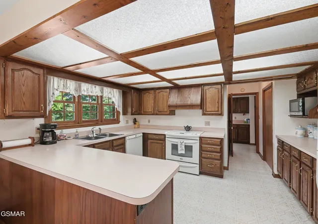 Photo 3 of Single family home for sale at 377 Thomas Loop Rd, Sevierville, TN 37876 | MLS# 3302125 | Listing updated on 2026-10-26