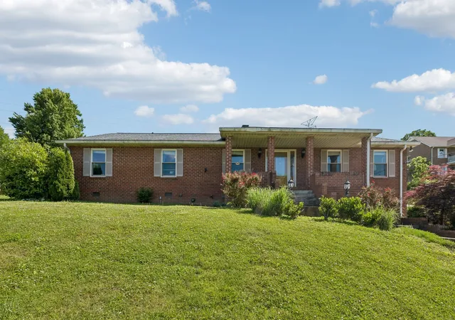 Photo 2 of Single family home for sale at 920 Kelly June Dr, Mount Juliet, TN 37122 | MLS# 3262963 | Listing updated on 2026-10-07