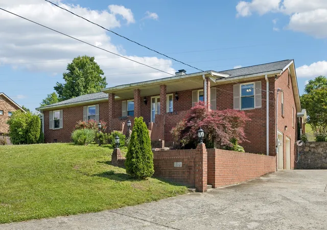 Photo 3 of Single family home for sale at 920 Kelly June Dr, Mount Juliet, TN 37122 | MLS# 3262963 | Listing updated on 2026-10-07